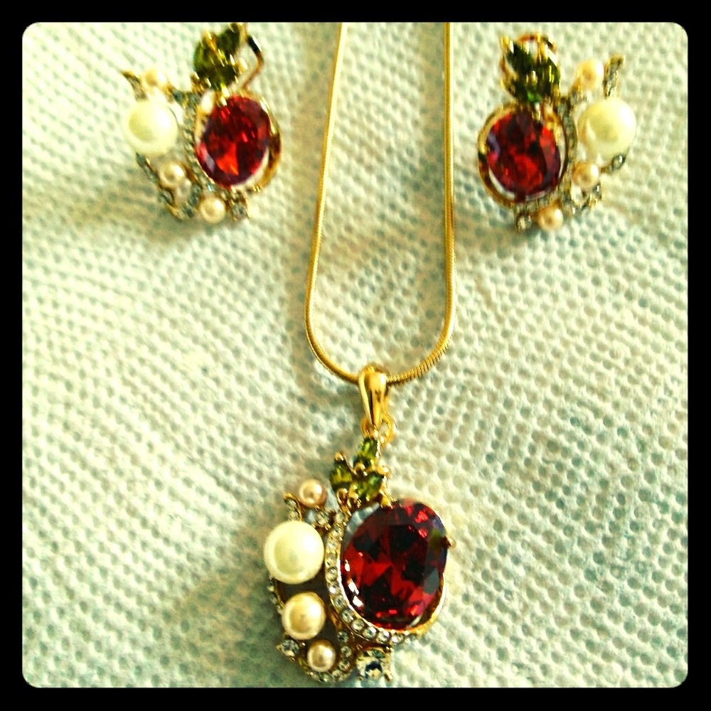 Garnet and Pearl necklace and earrings